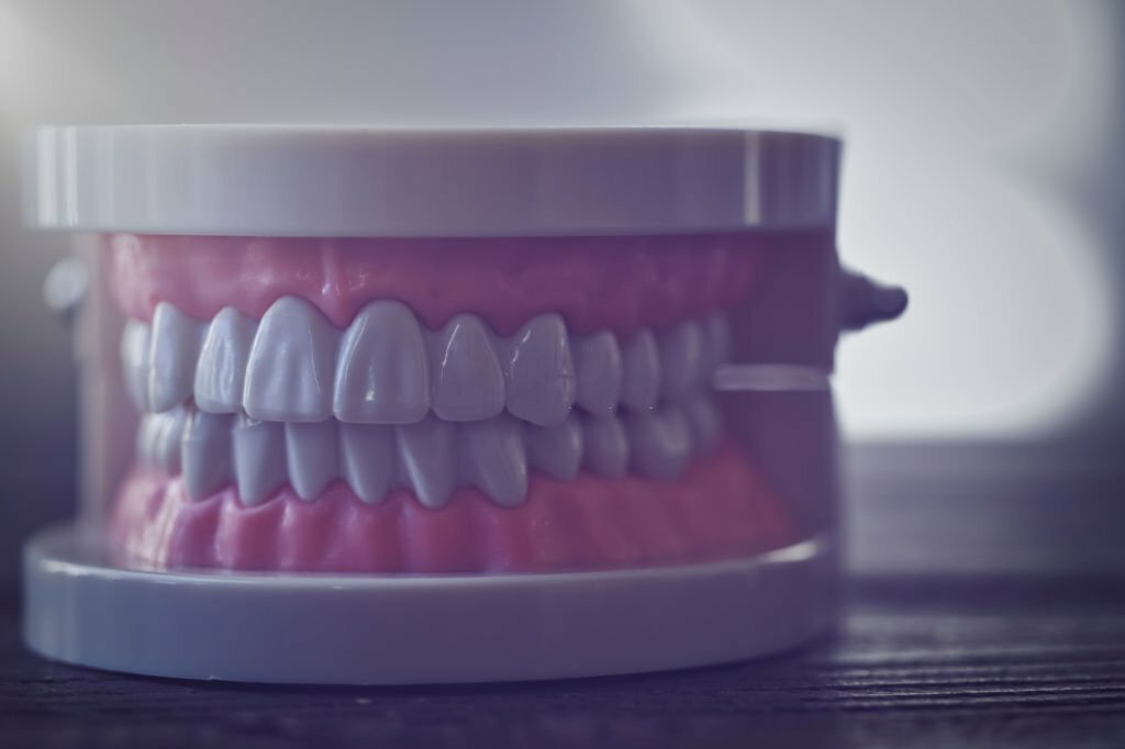 Implants Vs. Dentures: What's The difference?